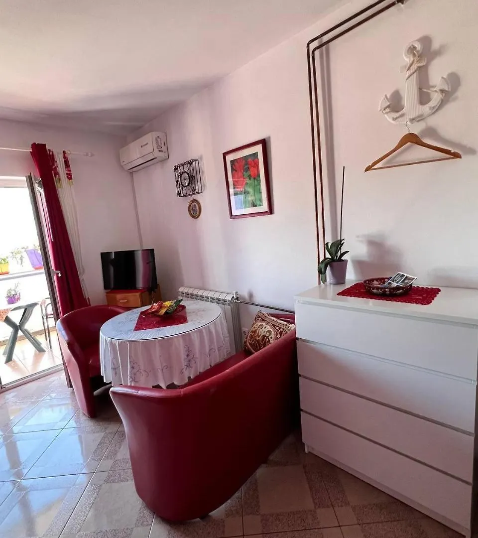 Mira Apartman Póla 0*,  Horvátország
