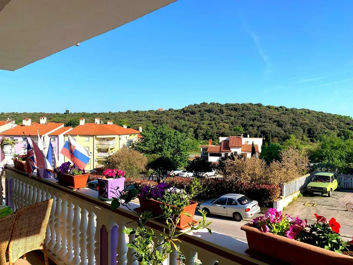 Mira Apartman Póla Horvátország